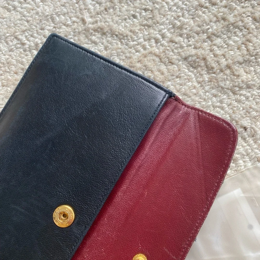 Vintage CHANEL Black Quilted Wallet with Gold Logo - Picture 13 of 16